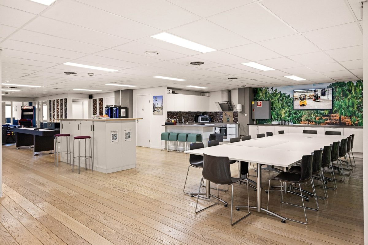 140_f1b8eea0-92e0-4b11-af0e-cf925b42a3ed