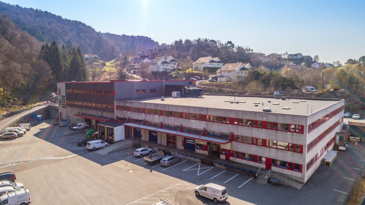 208_78605403-5f7b-4bb8-8f12-fa644b05e074