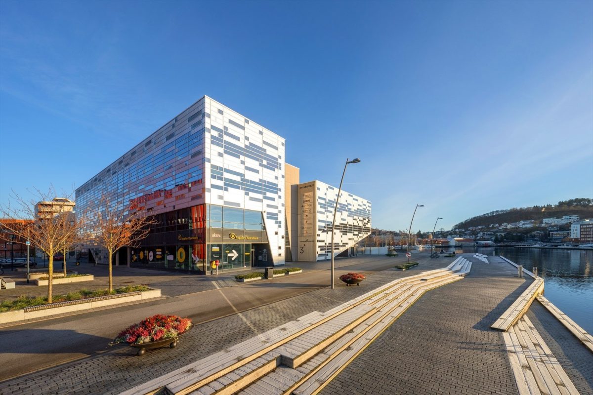 810_4c653475-f51e-463f-8824-1df4b0e5d87e