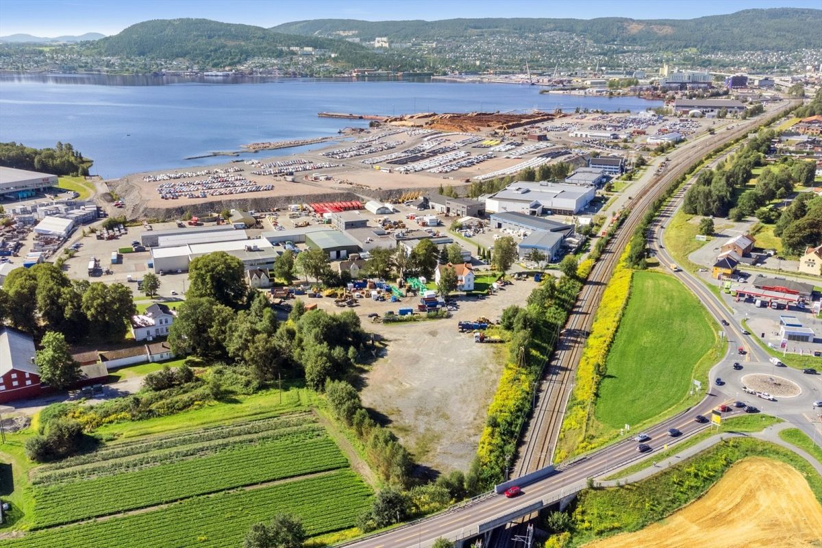 818_306bcdce-b5e9-49d5-b67e-d2f5d47ca25e