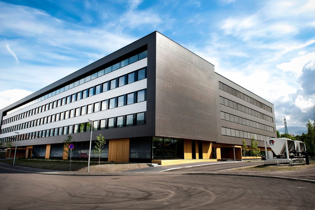 915_ec74f811-d156-4a63-8643-5548bd411477