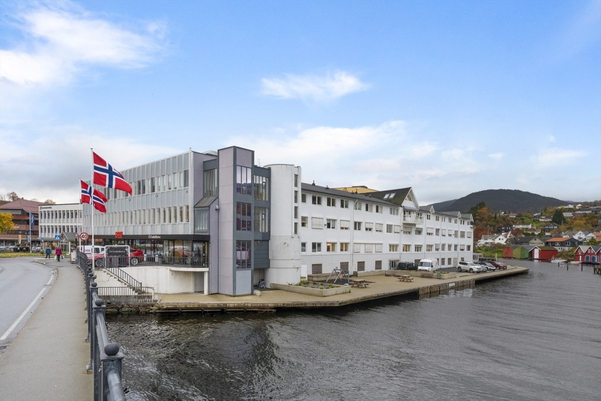 923_ef25350d-dad3-471a-a796-506551d38974