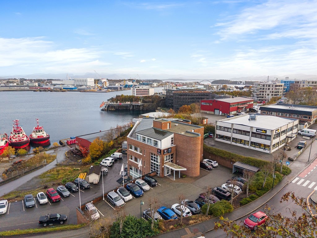 990_cdae299a-f21d-4328-a92a-5281816d33ce