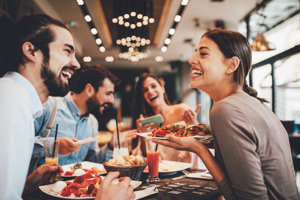 Group,Of,Happy,Friends,Having,Breakfast,In,The,Restaurant